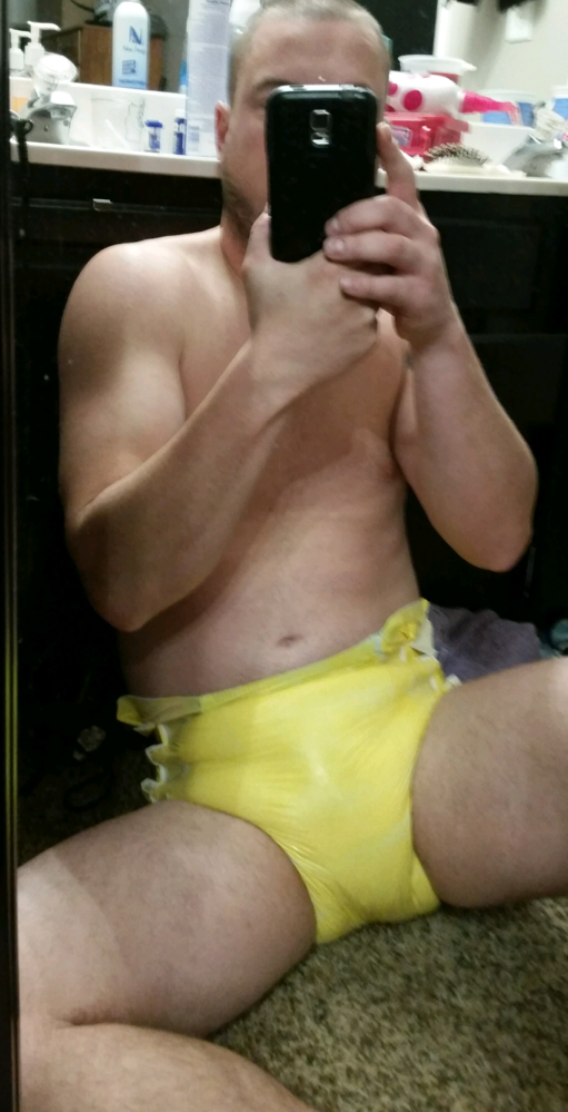 I like colored diapers
