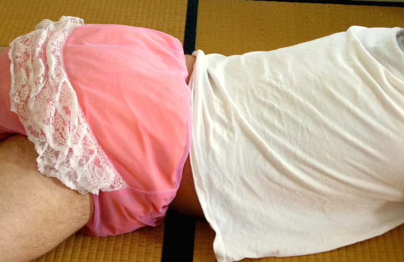 Pink_Rhumbas_03
Self-portrait image. Cloth diaper with pink Rhumba-style pants.
