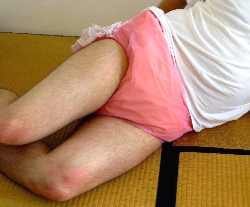 Pink_Rhumbas_05
Self-portrait image. Cloth diaper with pink Rhumba-style pants.
