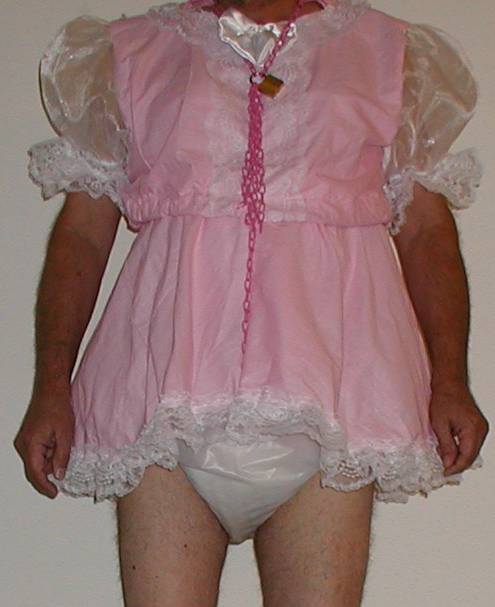 Slave sissy baby
Locked up, diapers in use.

