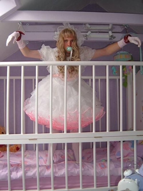 Its such a turn-on to be dressed as a sissy baby girl by a woman and then b...