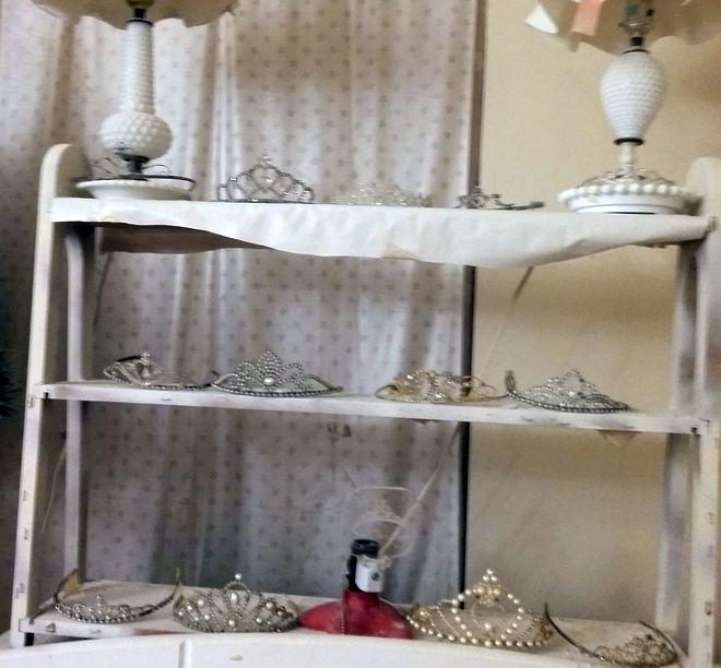 Tiara Shelves