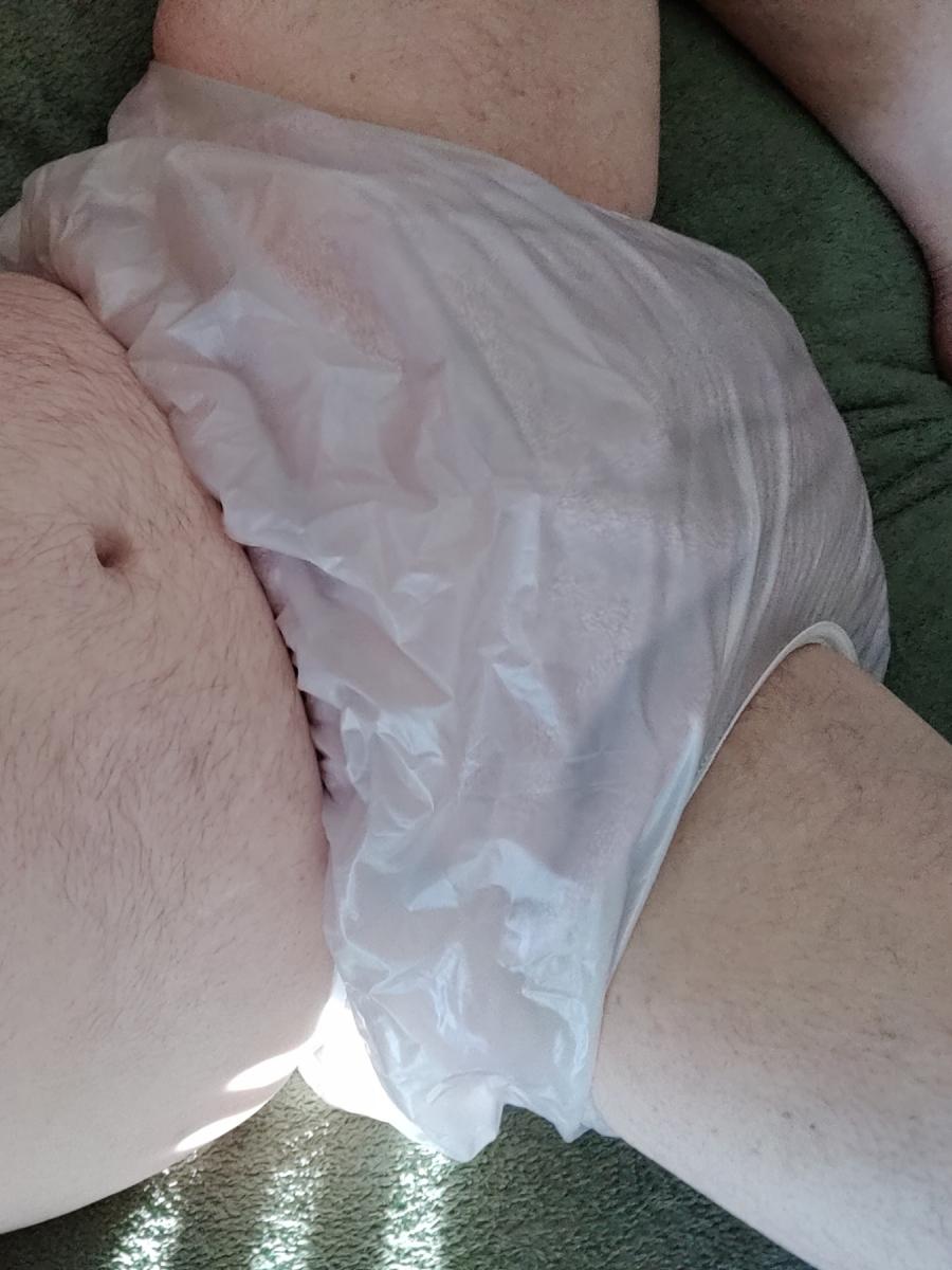 Pink diaper under plastic pants - Members - [DD] Boards & Chat