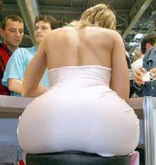 332982-bubble-butt-alexis-in-public (1).jpg