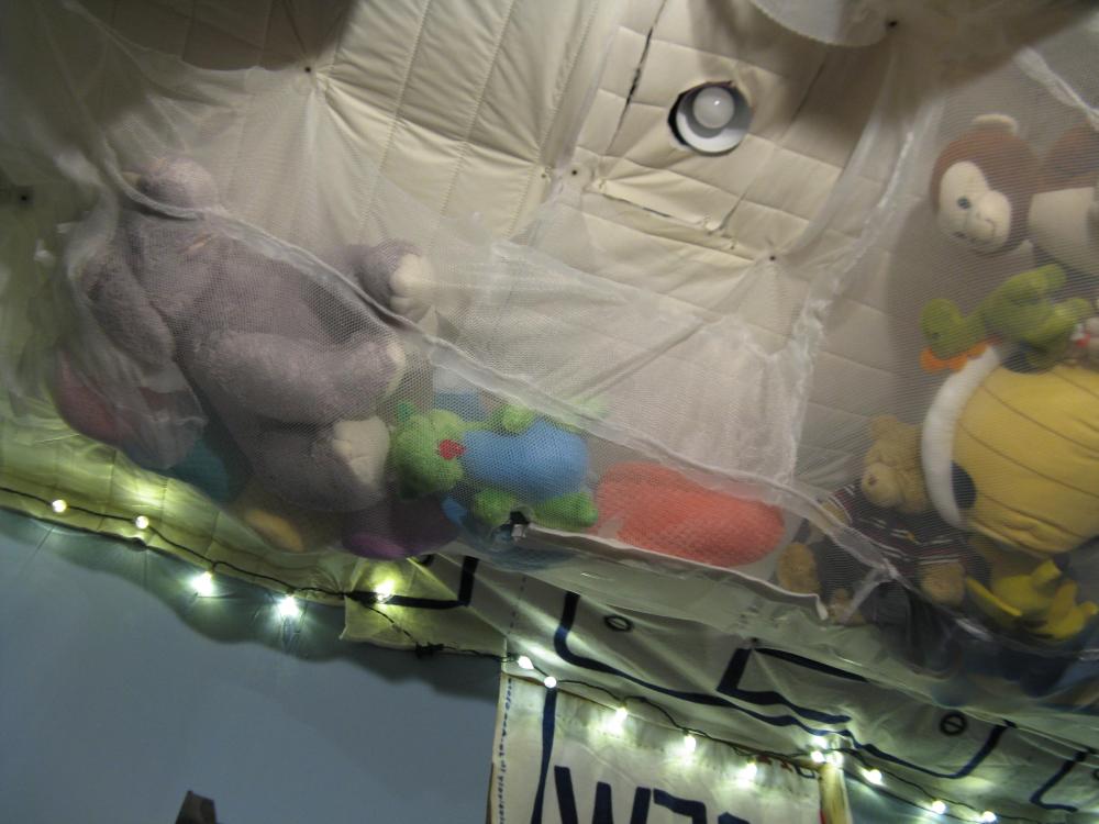 lightedplushyhammock3.thumb.JPG.fbcf7f24dba5f03c8d2a757f0ccaba45.JPG
