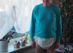 07. in Gummihose am Weihnachtsbaum.jpg