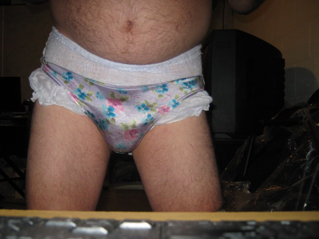 wet panty diaper
my wet diaper
