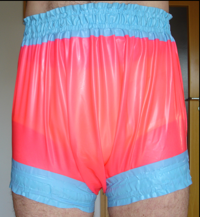Latexwindelhose_pink_mit_hellblau09.jpg
