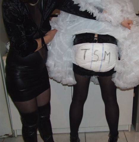 Sissy en couche
Chez les TSM, les Sissy sont en couche
Keywords: ABDL, diaper, couche, DS, SM, TSM, sissy