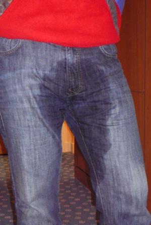 Hosennässer
Erstmalig seit Jahren ohne Windel und ohne Gummihose, sondern nur mit normaler Unterhose zumn Einkaufsbummel. Man(n) sieht: Es geht nicht!!! War das megapeinlich!!!
Keywords: Hosennässer Windel Windelpaket Gummihose normale Unterhose gelbe Schwedenhose Einkaufsbummel