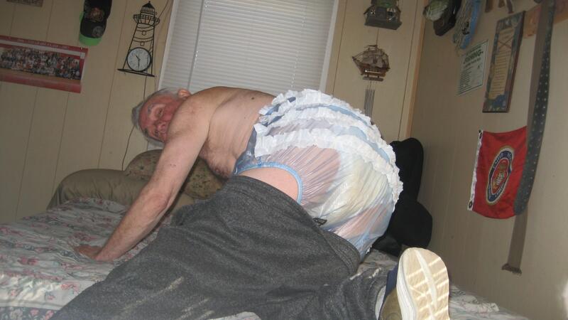 FRILLY PANTS IN PISSYDIAPERS
PLEASE REPOST ME
