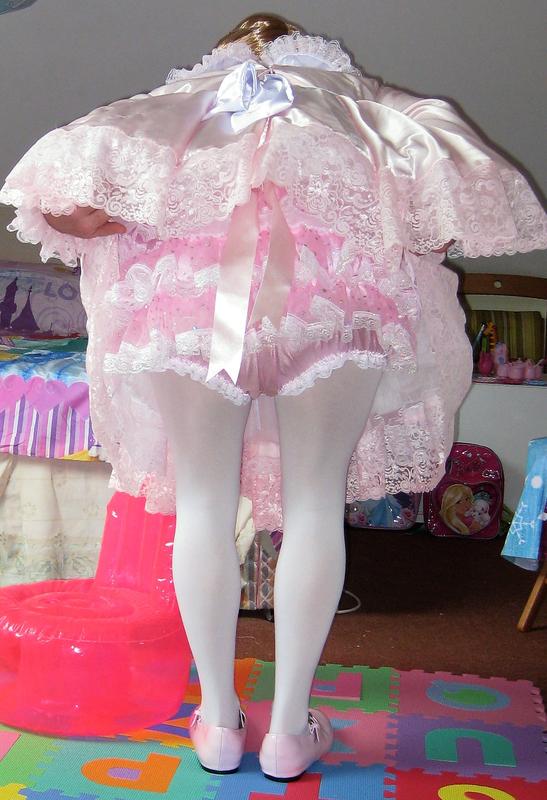 a_bit_damp_sissy_lucy_28429.JPG