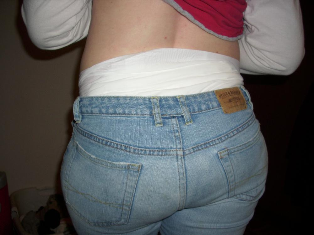Diaper Sticking out of pants
women diaper lovers

