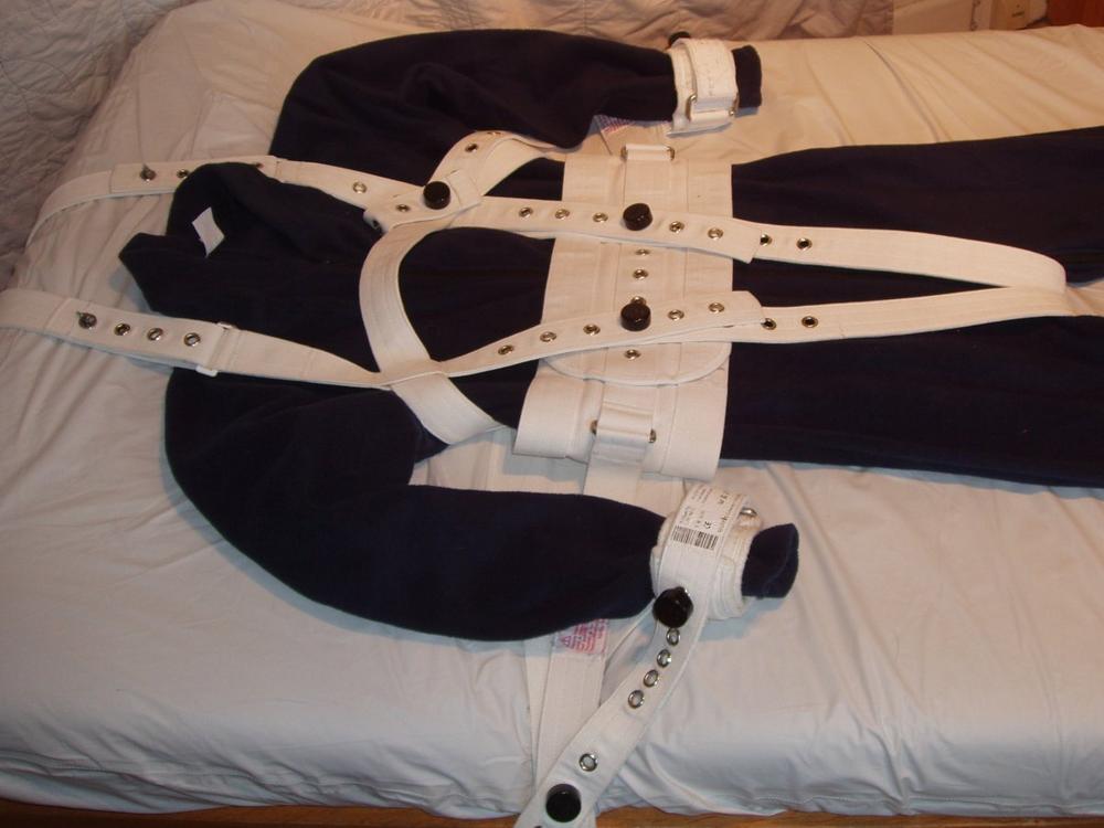 Schlafstätte
Endlich ist Schluss mit dem ewigen herumgewälze im Bett!
Keywords: Segufix Bondage restraints